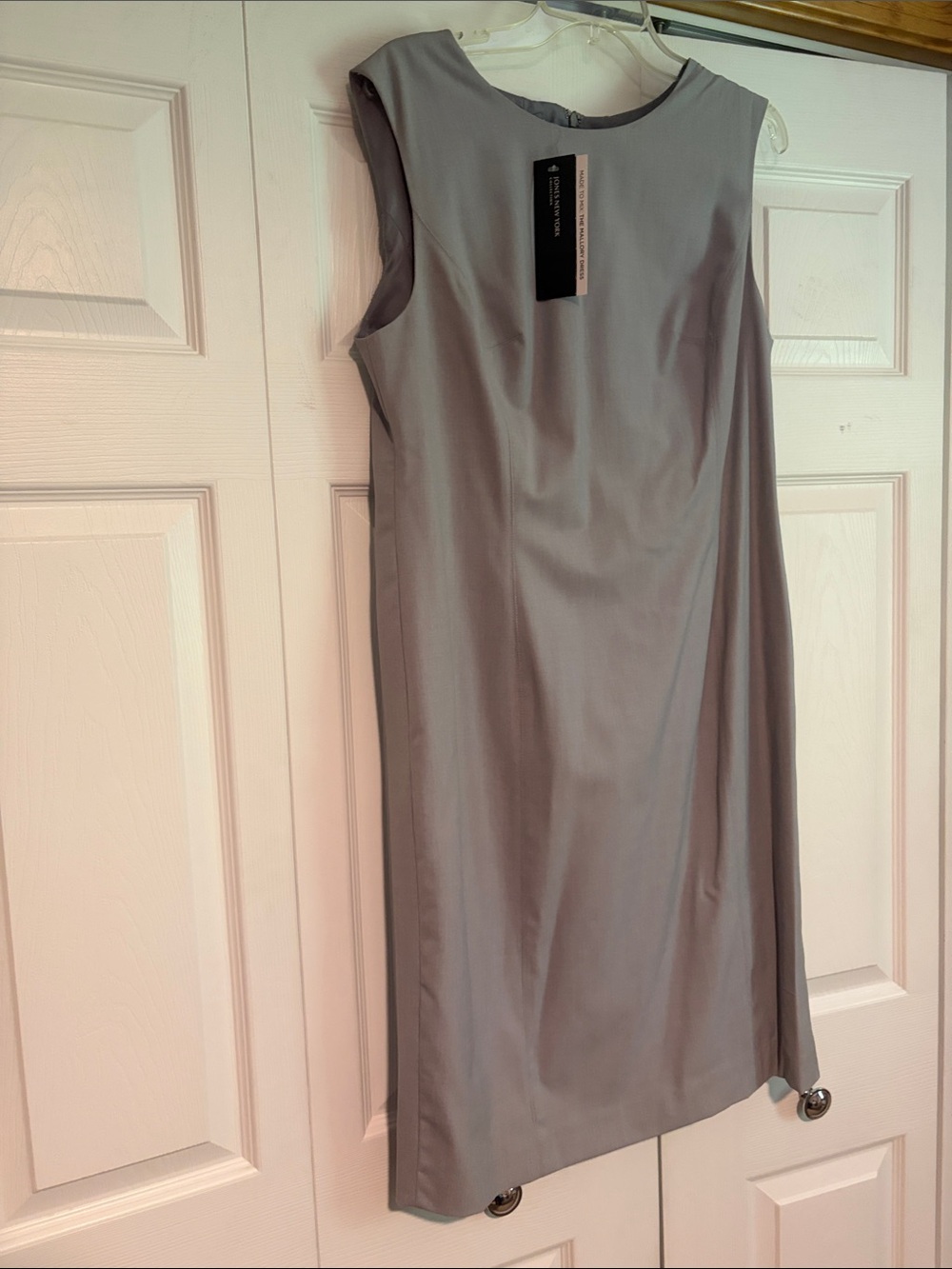 Jones New York Sleeveless Midi Sheath Dress in Light Gray